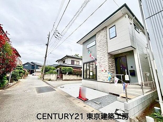 【前面道路含む現地写真】この街とこの家で暮らしたくなる魅力が満載。利便性と自然、周辺環境の心地よさは写真や文章では伝えきれません。日々の動線や採光、周辺施設との距離感まで、ぜひ現地でご体感ください。