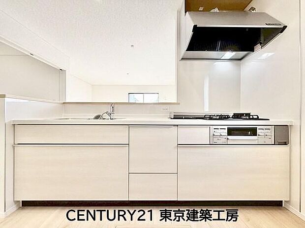 【キッチン】◇対面式を採用したキッチンですので、リビングで寛ぐご家族をいつも感じられます。会話を楽しみながら家事ができます。