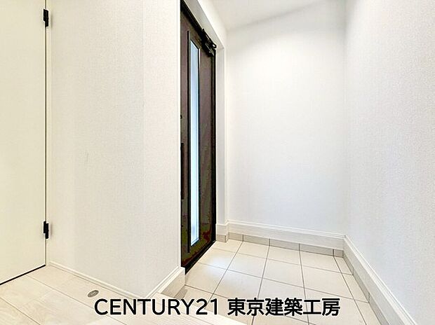【【同施工会社の施工イメージになります】】【同仕様】風をしっかりと感じられるバルコニーでは、毎日が洗濯日和です。広々としているので洗濯も楽しくなるでしょうし、気分転換にバルコニーからの眺めを楽しむのもいいでしょう。
