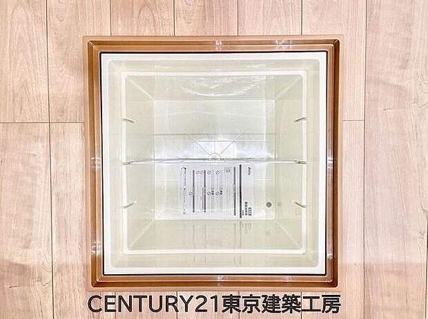 【同形状・同仕様写真(その他内観)】調味料や飲料水などの保管場所、パントリーとして利用するのに便利。2Lのペットボトルもすっぽり入ります。