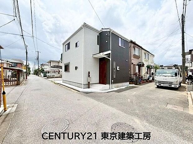 【前面道路含む現地写真】角地につき日当たり良好です!3LDK+駐車スペースがございます♪