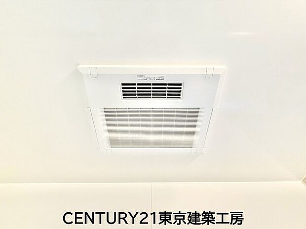 【浴室乾燥機】◇雨の日には、衣類の乾燥もお風呂場でできる浴室乾燥機付き♪暖房・乾燥・涼風・換気の優れた4つの性能を搭載し、豊かなひとときをお楽しみいただける浴室となっております。