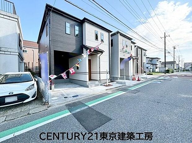 【前面道路含む現地写真】前面道路が広く駐車もスムーズです。