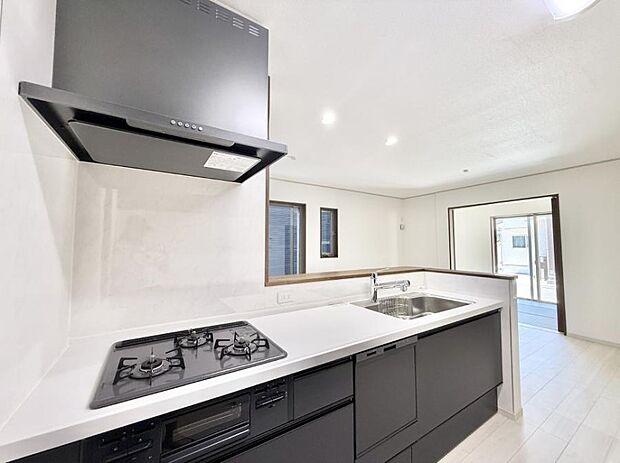 ■シンプルで機能的、毎日使いやすいキッチン