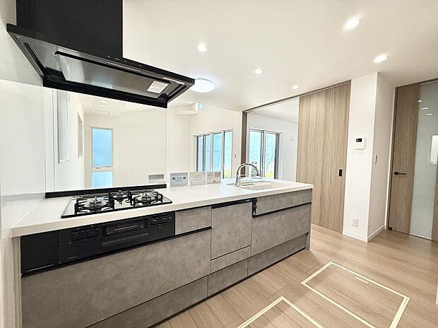 ■シンプルで機能的、毎日使いやすいキッチン