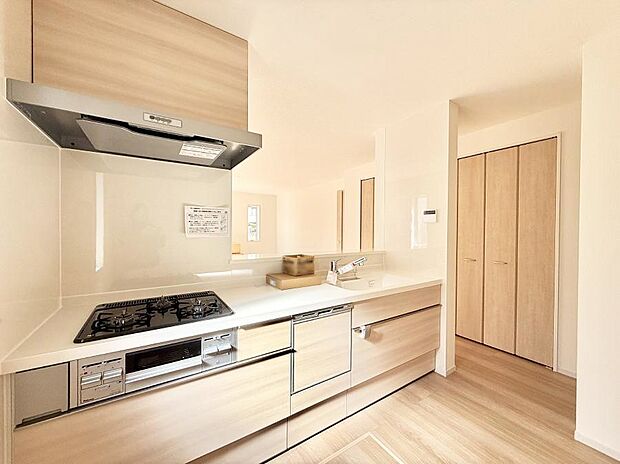 ■シンプルで機能的、毎日使いやすいキッチン