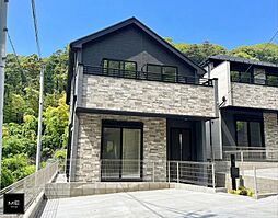 JR東海道本線「戸塚」駅 バス乗車13分、下岡津バス停下車 徒歩4分
