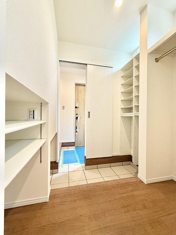 【玄関】■ ここから始まる一日、すっきり整った玄関