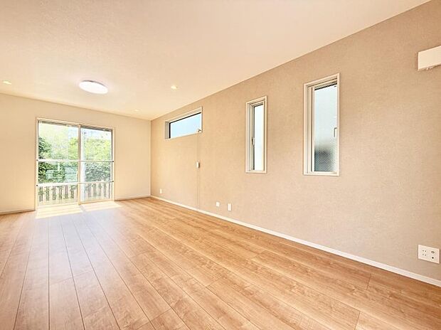 【リビング】■光と風を感じる、リラックスできる空間