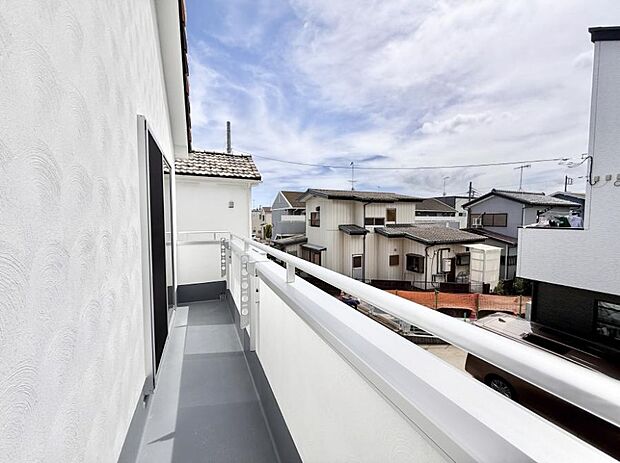 【バルコニー】■ 空を眺めながら、ほっと一息つける特別な空間