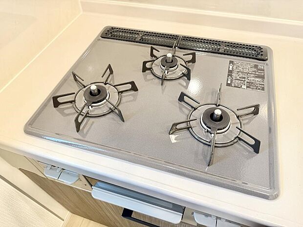 【3口ガスコンロ】■複数の鍋が同時に使えますね