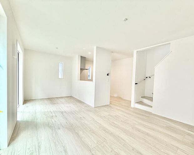 【リビング】■光と風を感じる、リラックスできる空間