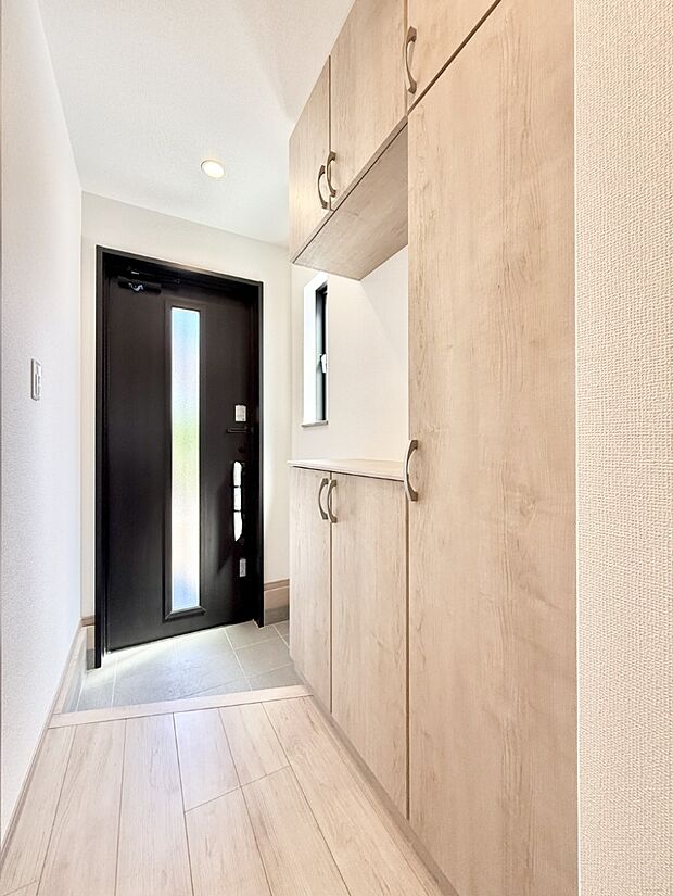 【玄関】■ ここから始まる一日、すっきり整った玄関