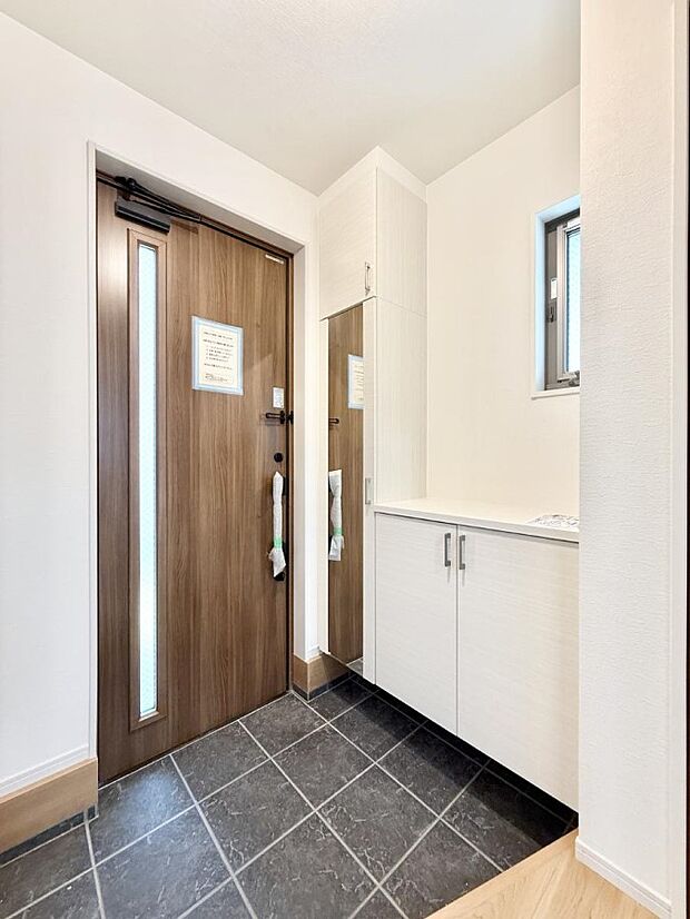 【玄関】■ ここから始まる一日、すっきり整った玄関