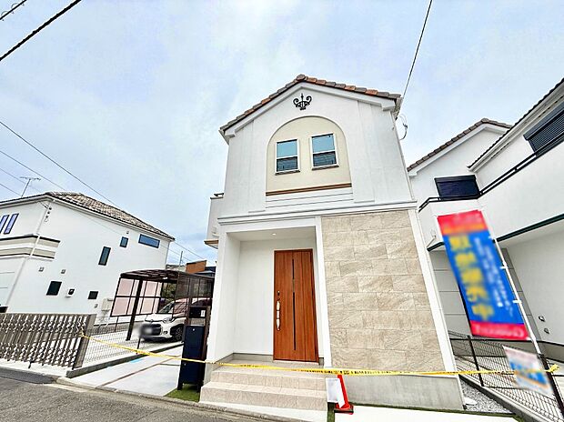 【現地外観写真】■家族みんなが笑顔で過ごせる、安心感のある住まい