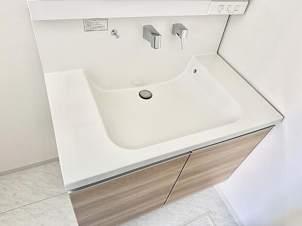 【ハンドシャワー付洗面台】■手洗いや顔を洗う時も快適に使える便利なシャワー