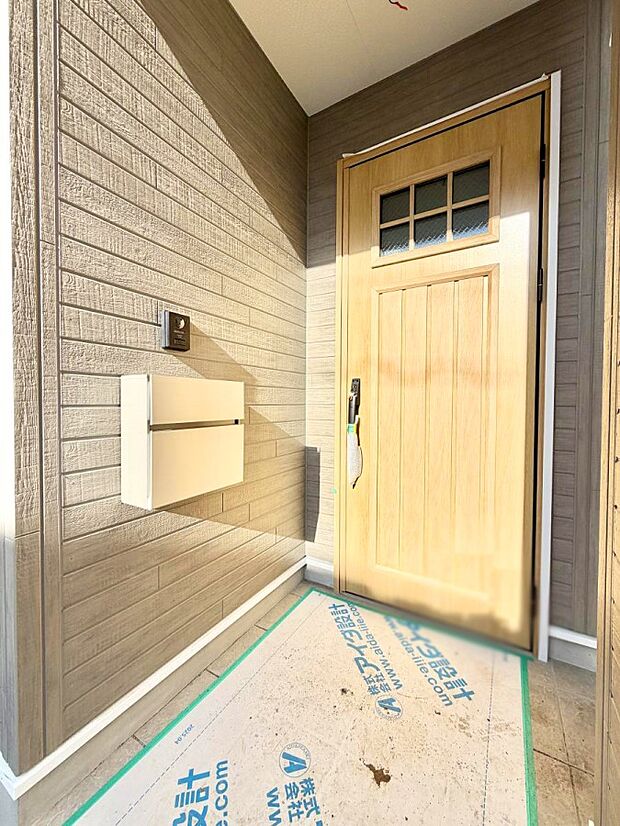 【玄関】■ シンプルで美しく、住まいの第一印象を彩る玄関です