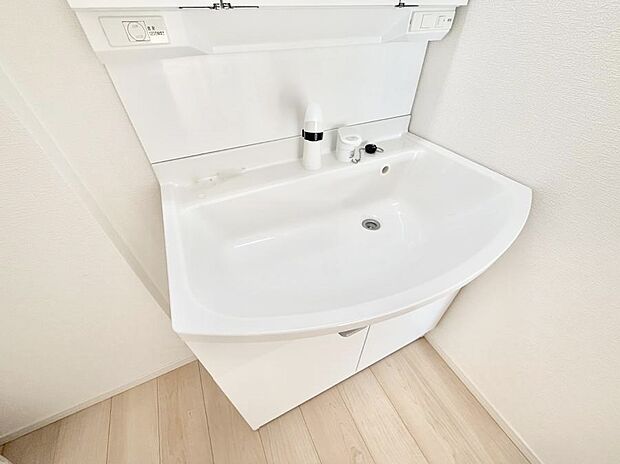 【ハンドシャワー付洗面台】■手洗いや顔を洗う時も快適に使える便利なシャワー