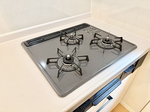 【3口ガスコンロ】■一度に多くの料理ができ便利で効率的