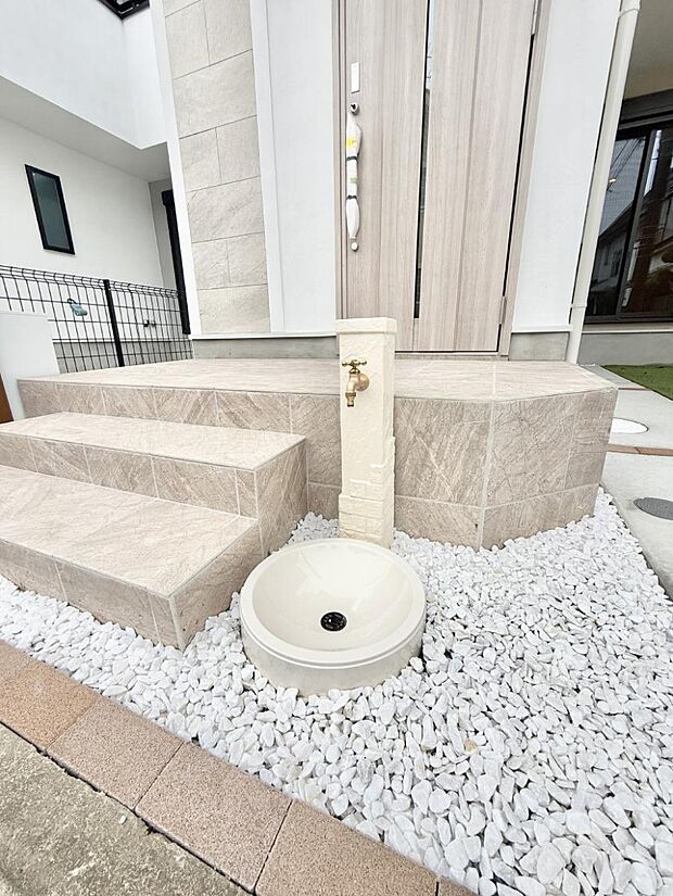 【その他現地】■ガーデニングや洗車などの際に大活躍な屋外立水栓  