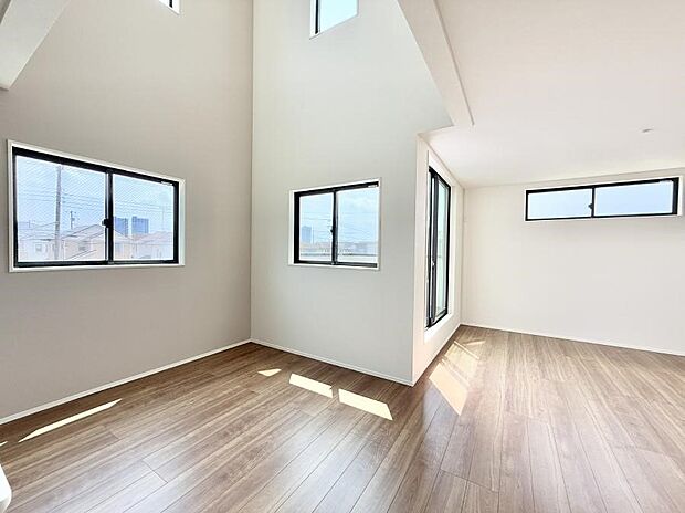 【ダイニング】■ふとした瞬間に幸せを感じる、心地よい場所