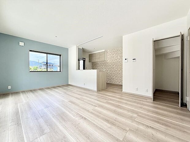 【リビングダイニング】■日常をちょっと特別にする、憩いの空間