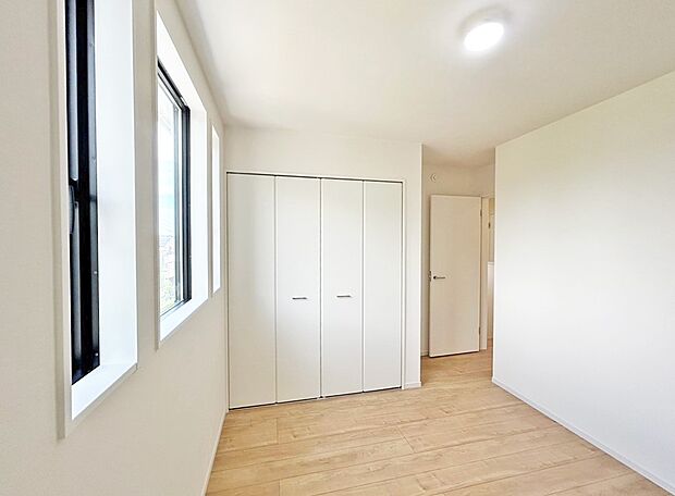 【リビング以外の居室】■落ち着いた雰囲気のお部屋で心が安らぐ空間