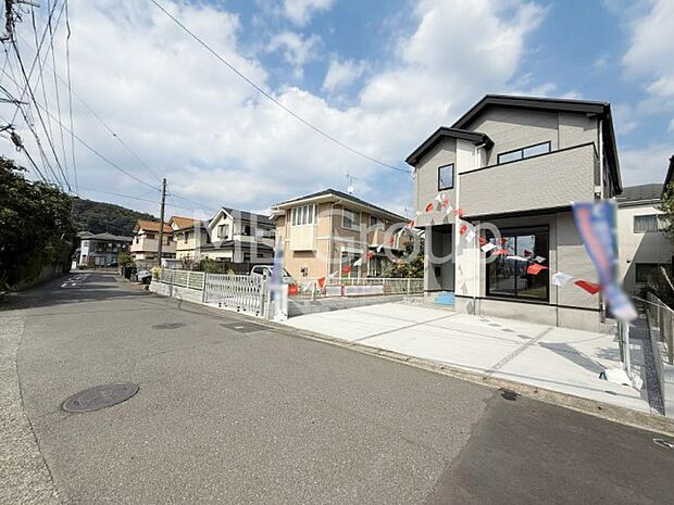 【前面道路含む現地写真】■新しい時代の息吹を感じる、心地よい環境