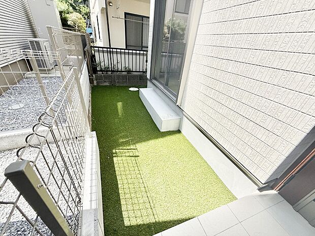 【庭】■暮らしに潤いを与える、緑が取り入れられた住まいです