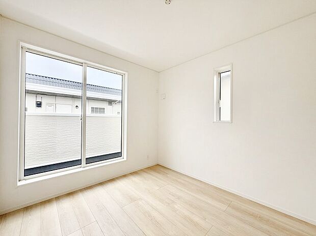 【リビング以外の居室】■清潔感あふれるお部屋で毎日を快適に過ごせます