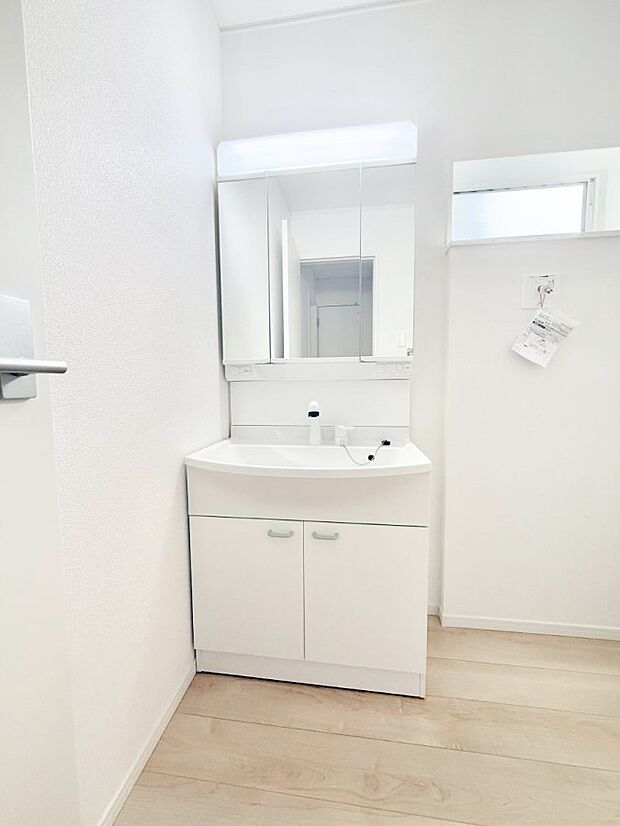 【洗面台・洗面所】■明るい洗面所は毎朝の歯磨きも楽しくできちゃいそうです♪