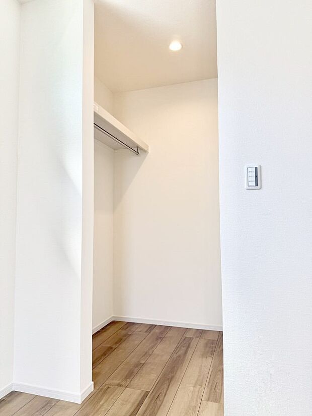 【収納】■季節の洋服も、思い出の小物もすっきり収納できるウォークインクローゼット付