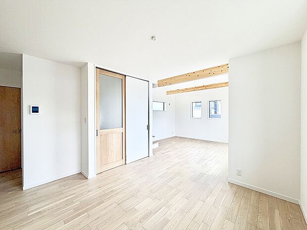 【リビング】■光と風を感じる、リラックスできる空間