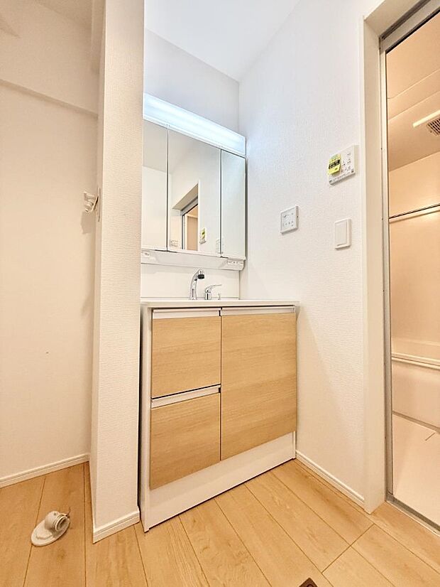 【洗面台・洗面所】■明るい洗面所は毎朝の歯磨きも楽しくできちゃいそうです♪