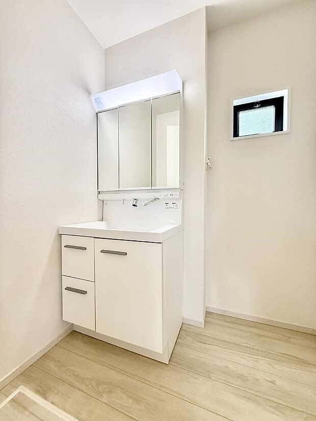 【洗面台・洗面所】■明るい洗面所は毎朝の歯磨きも楽しくできちゃいそうです♪