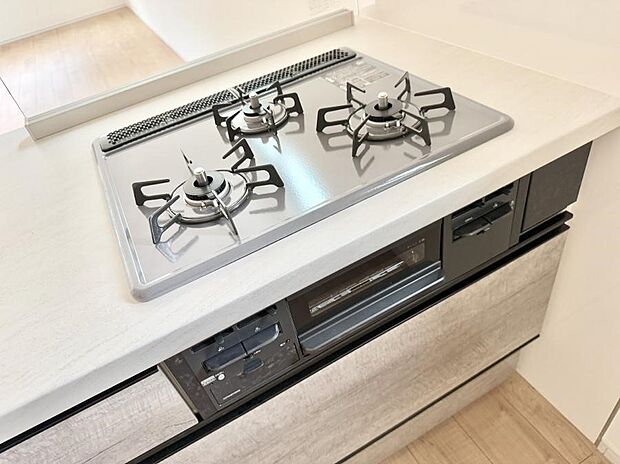 【3口ガスコンロ】■一度に多くの料理ができ便利で効率的