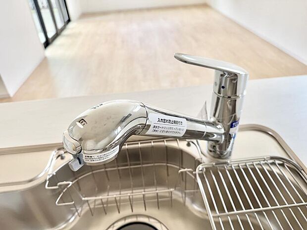【浄水器】■清潔でおいしい水を手軽に供給してくれます