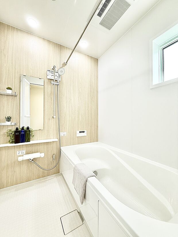 【浴室】■一日の疲れを癒す、心落ち着く空間です