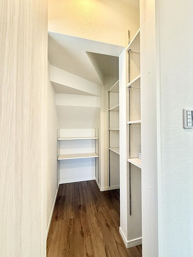 【収納】■シューズインクローゼットでおしゃれに見せる収納で玄関すっきり  