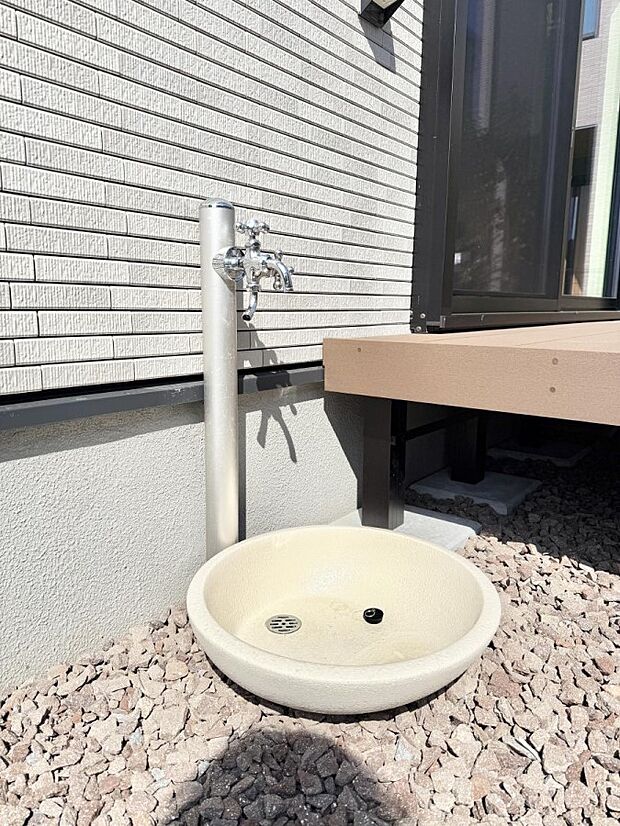 【その他現地】■ガーデニングや洗車などの際に大活躍な屋外立水栓  