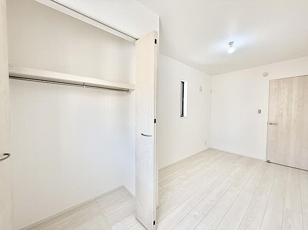 【洋室】■自分だけのスペース どんなお部屋にするかとっても楽しみですね