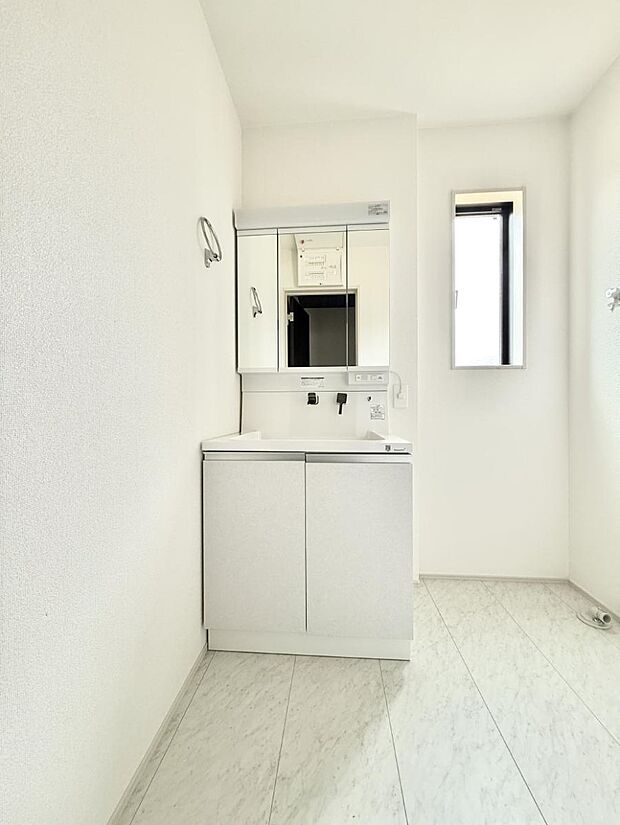 【洗面台・洗面所】■明るい洗面所は毎朝の歯磨きも楽しくできちゃいそうです♪