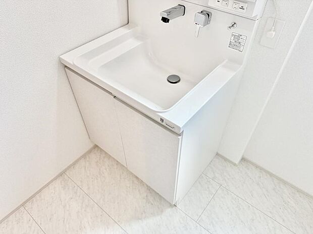 【ハンドシャワー付洗面台】■手洗いや顔を洗う時も快適に使える便利なシャワー