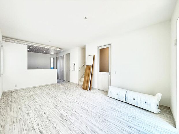 【リビング】■光と風を感じる、リラックスできる空間