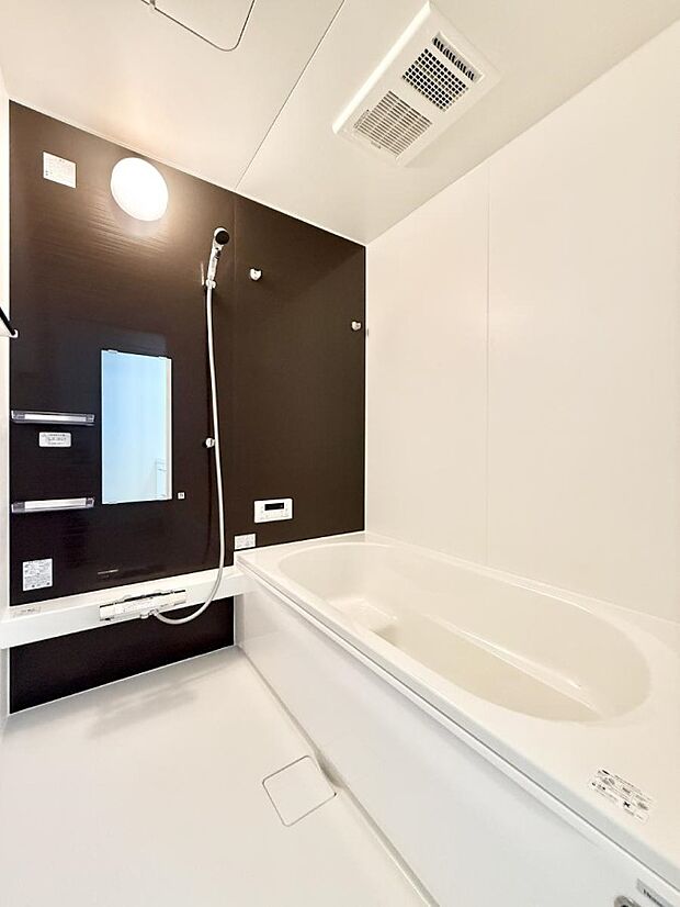 【浴室】■一日の疲れを癒す、心落ち着く空間です