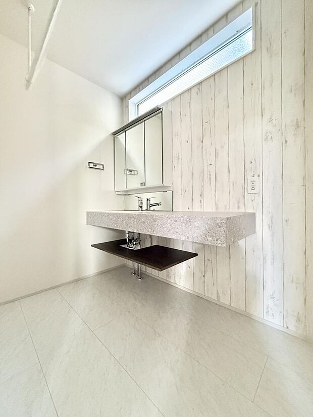 【洗面台・洗面所】■朝の準備がスムーズにできる広さです