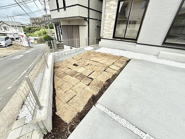 【庭】■庭付き住宅はガーデニングや家族のイベントなど多様な使用用途で活用できます  