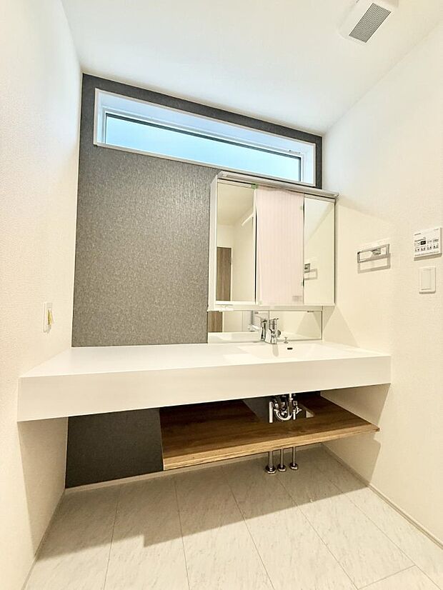 【洗面台・洗面所】■朝の準備がスムーズにできる広さです