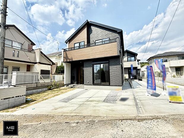 【現地外観写真】■暮らしを彩る充実した設備仕様が備わった住まい