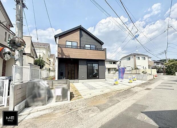 【現地外観写真】■暮らしを彩る充実した設備仕様が備わった住まい